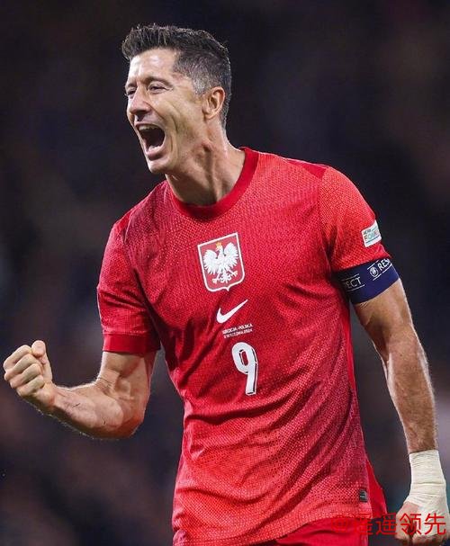 C7娱乐APP 德国杯-莱万两球穆勒传射建功 拜仁险胜进八强